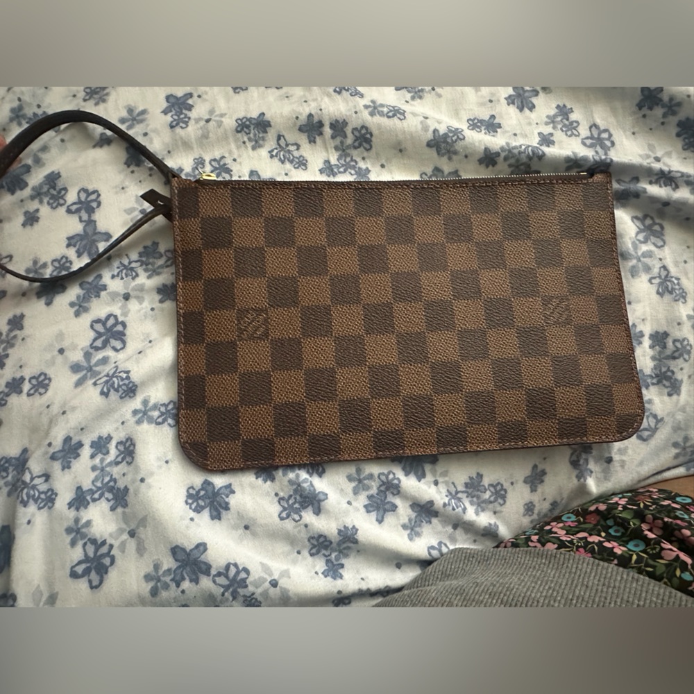 🎈SOLD🎈New Louis Vuitton Neverfull pouch